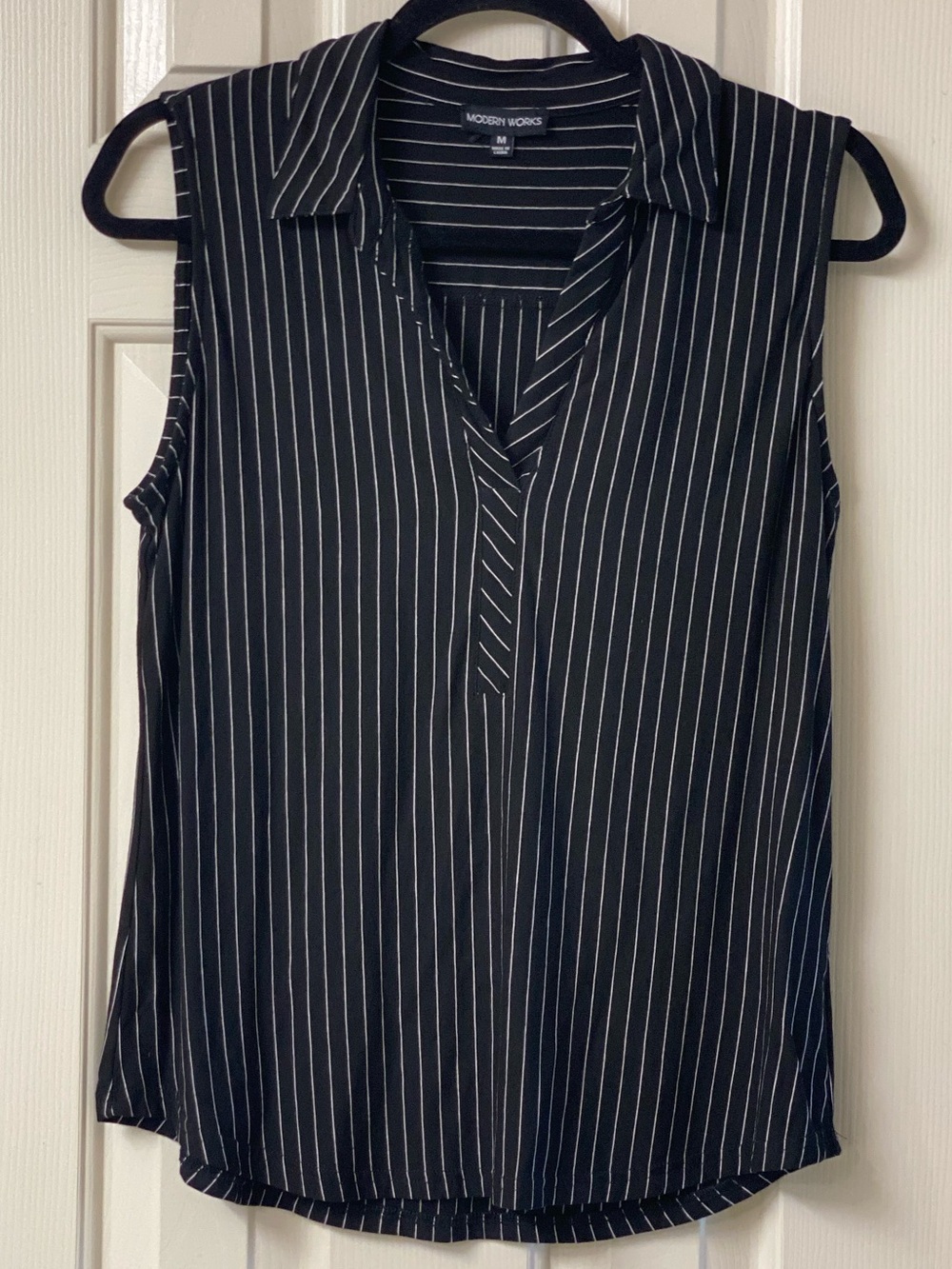 Modern Works Black Pinstripe Sleeveless V-Neck Tank Top Size Medium